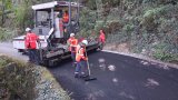 Travaux de goudronnage en cours à Jaujac ! 
