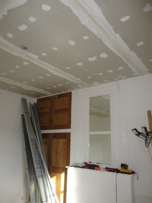 Travaux d'isolation dans un logement communal dans le château de Castrevieille