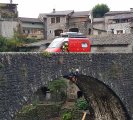 Dépose d'un capteur de mesure de hauteur d'eau sous le pont du Chastelas