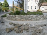 Réalisation d'un mur en arrondi au parking du Sportissage par les agents techniques de la Mairie