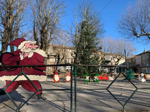  Les décors de Noël sont en cours d'installation