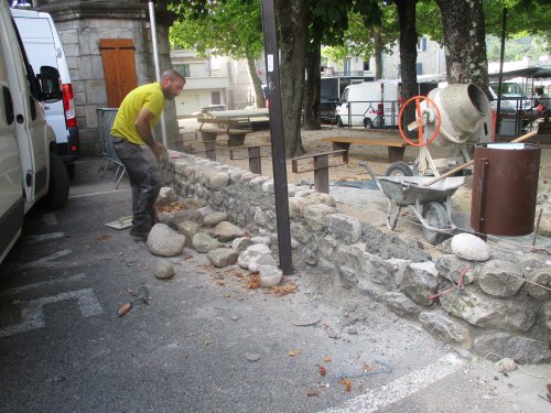 Réfection du muret de la Place