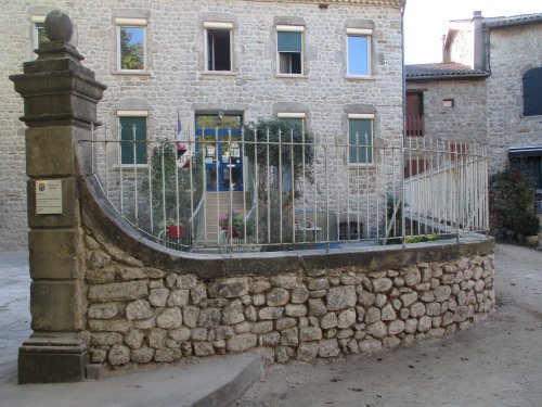 Fin des travaux sur la façade et l'enceinte de la mairie