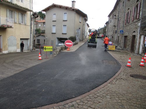 Goudronnage de la RD5 de la Place St Bonnet jusqu'à la route des Plots