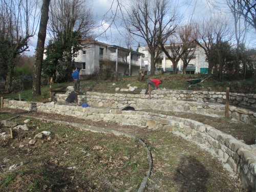 Les gradins du parc Marie Sauzet prennent forme