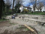 Le jointement des murs des gradins du parc Marie Sauzet