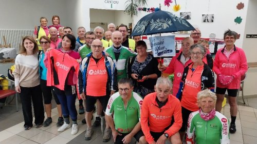 Le Cyclotour est passé par la maison de retraite de Jaujac 